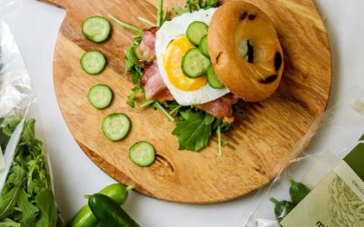 Bagel de Tocino y Vegetales