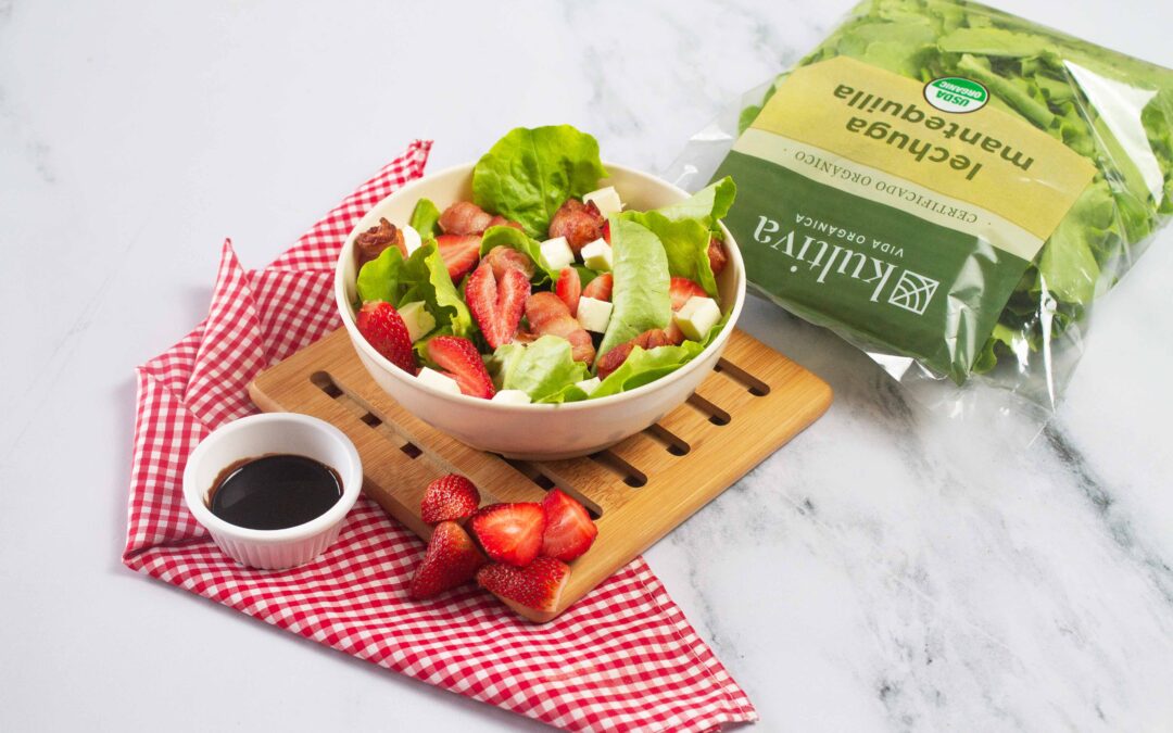 Ensalada Romántica con Fresas y Tocino