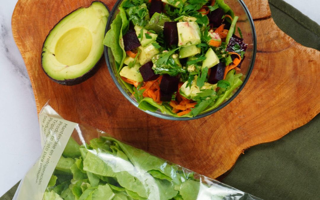 Bowl de Remolacha con Lechuga Mantequilla